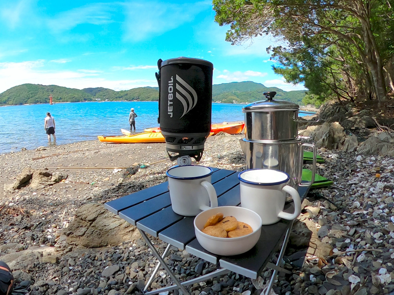 l̕lɏ㗤ăR[q[uCNBƔgɖĂ