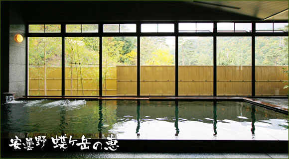 ご宿泊のお客様にゆっくりとご入浴いただけるよう、ご宿泊のお客様専用の大浴場がございます。ゆったりサイズの浴槽に、洗い場も数多くご用意しました。