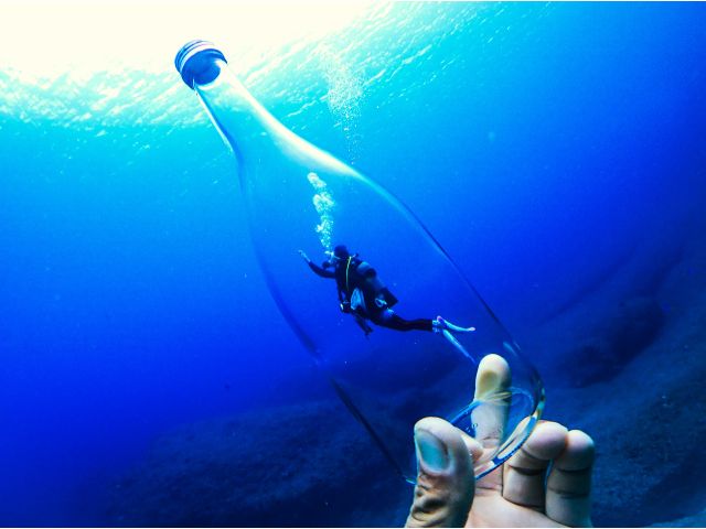 たまにはこんな遊びも♪「瓶に囚われたダイバー!?」