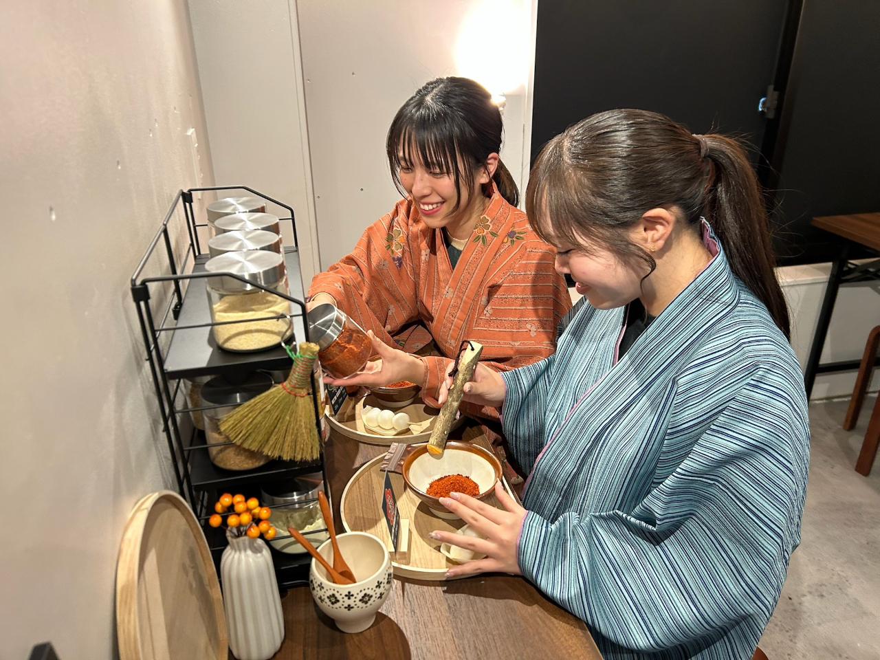 15gになるようにすり鉢に入れていきます