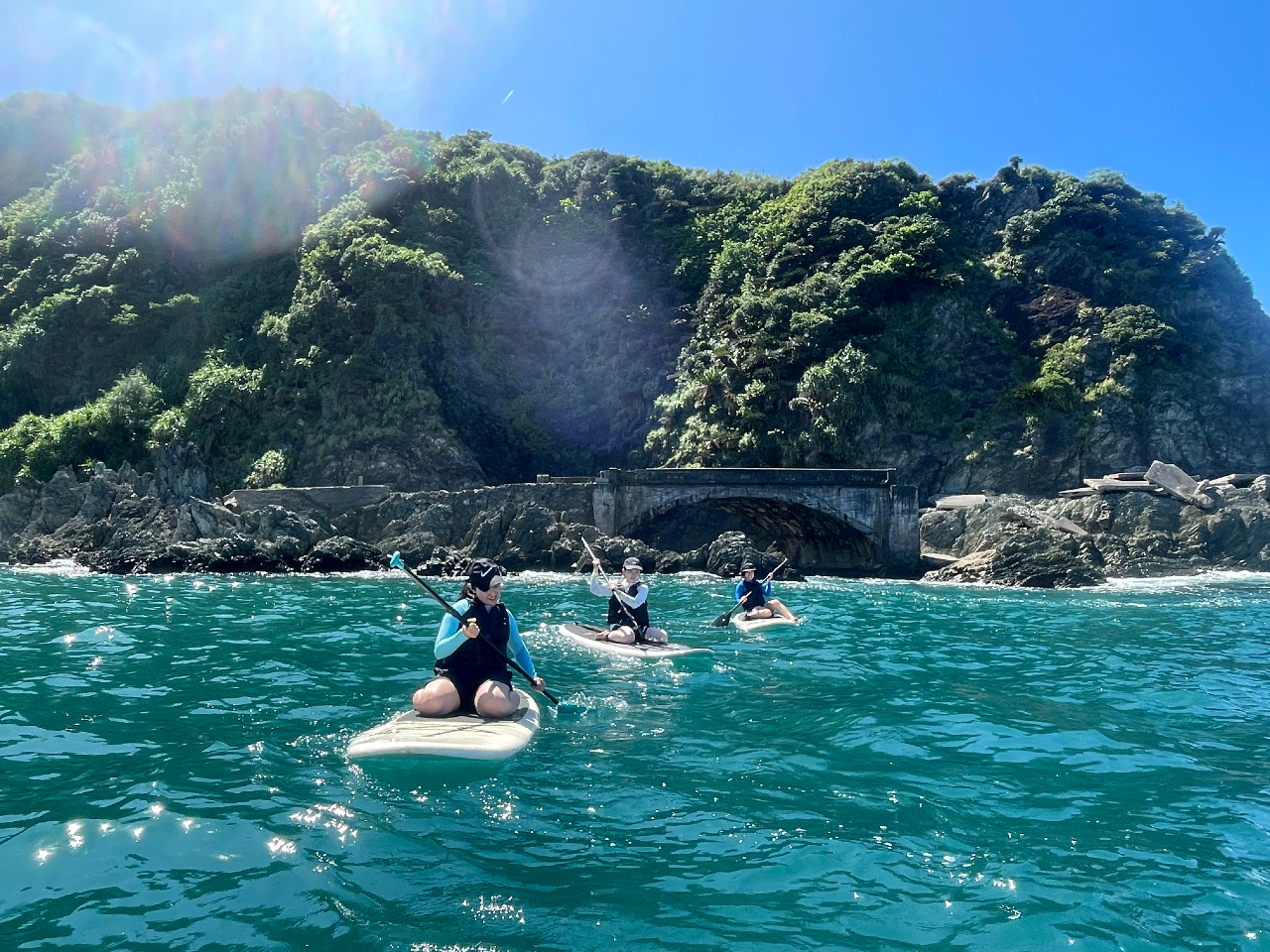 波や風の無いフラットな海水面で楽しめます☆