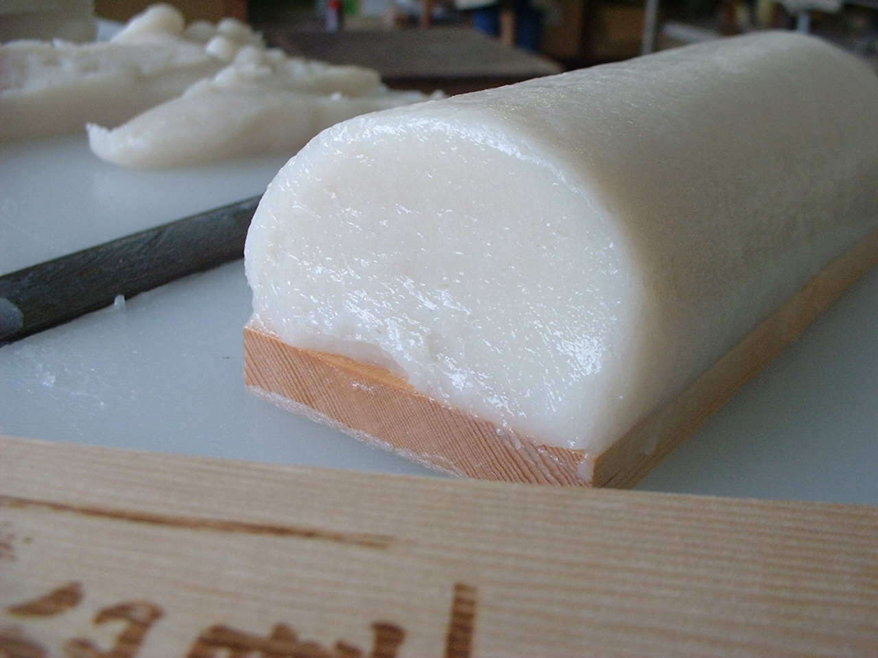 かまぼこの豆知識から作り方まで、熟練のかまぼこ作り職人が、丁寧に指導します。