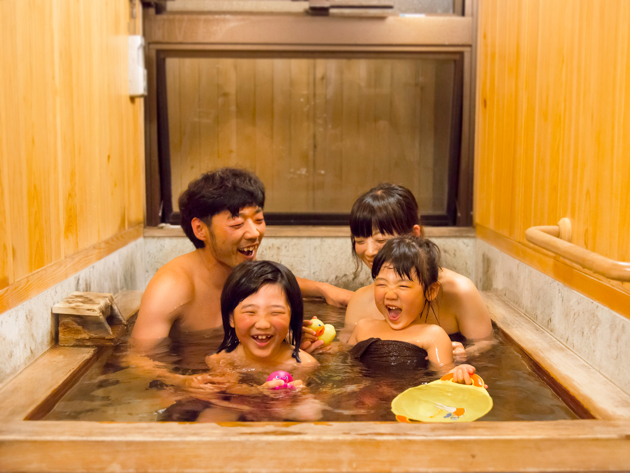 貸切風呂でさっぱり♪(露天風呂・ひのき風呂の2種類の貸切風呂がございます。ご案内は当おまかせとなりお選びは頂けません。)