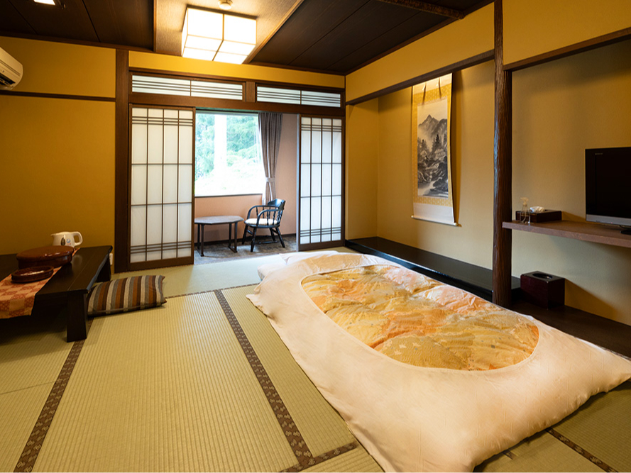 くつろぎのお部屋でのんびり♪お部屋タイプは当店おまかせとなります。(寝具を1セットご用意しております。有料で追加セット可能)