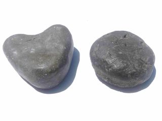 沖縄でしか取れない泥・クチャを使ってせっけんを作ります。