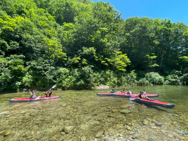 沢が湖に注ぎ込むポイントはめっちゃ水がきれい!しかもつめた〜い!!