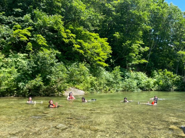 夏ならみんなで水遊びする時間も!最幸な時間です!!