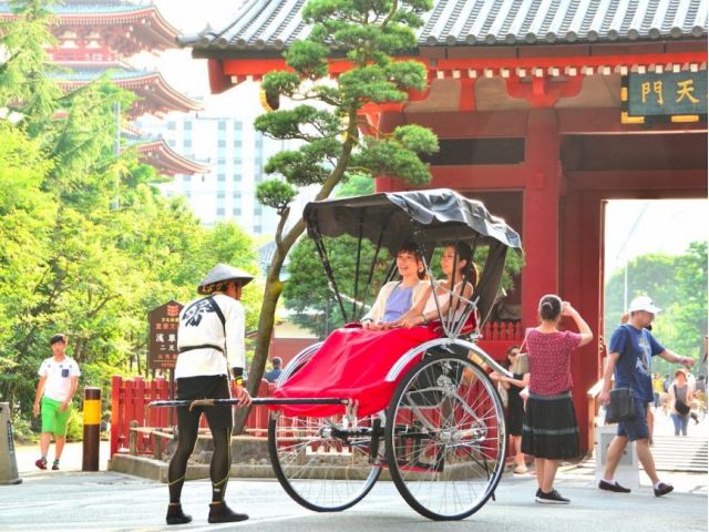 歴史名所で記念撮影♪