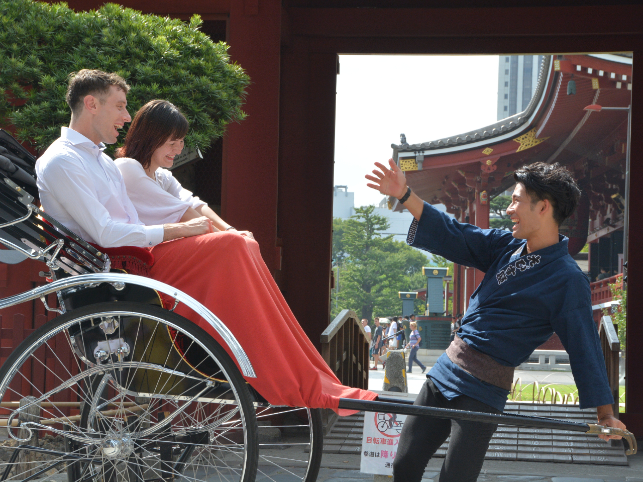 えびす屋俥夫達の パフォーマンスで 間違いなくお客様を笑顔にいたします!!