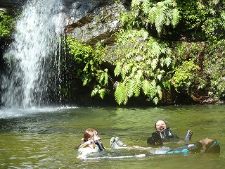 沖縄やんばるの滝は、気持ちいい!