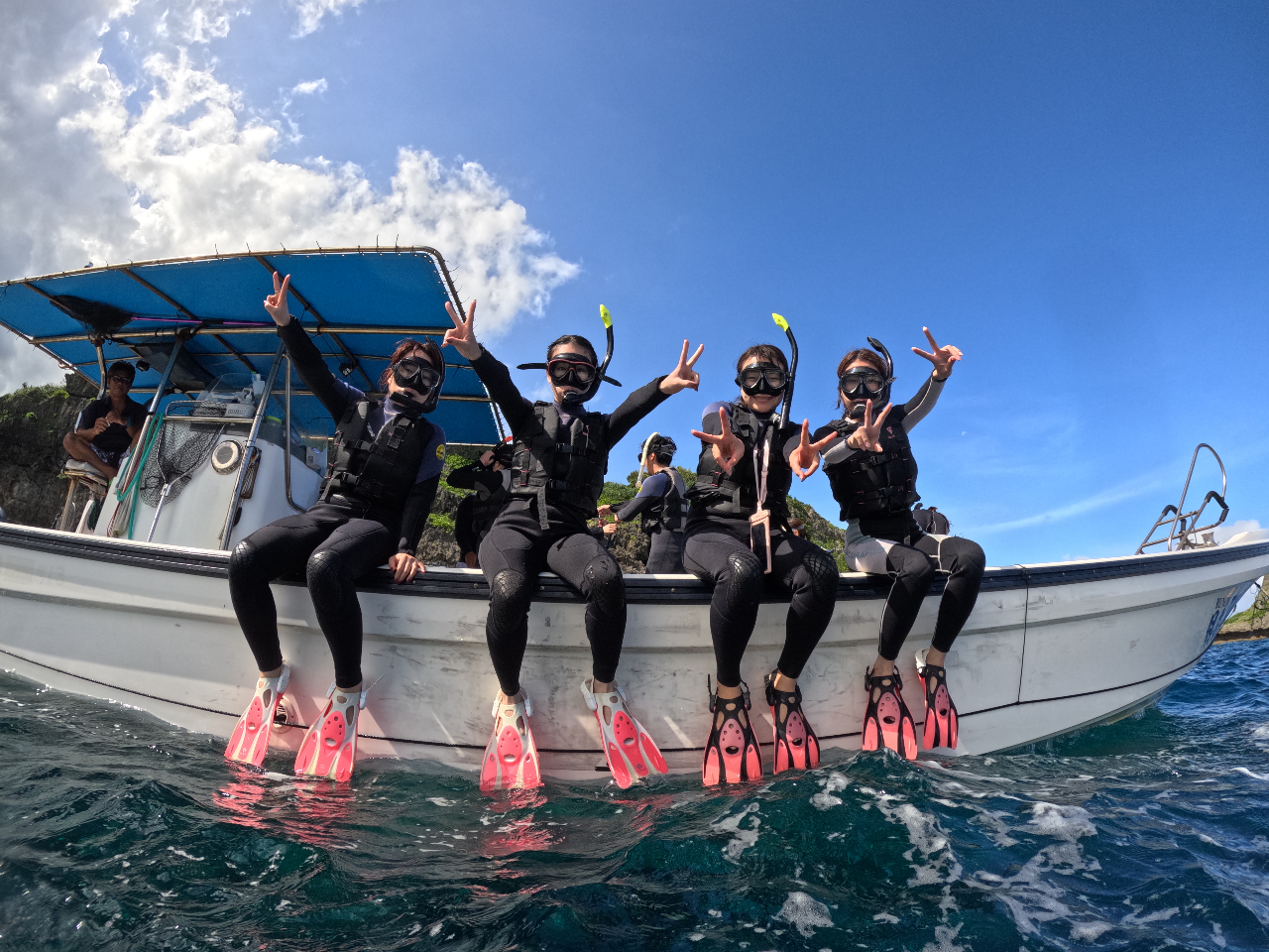 早朝だからこそ見れる本当の青の洞窟!!