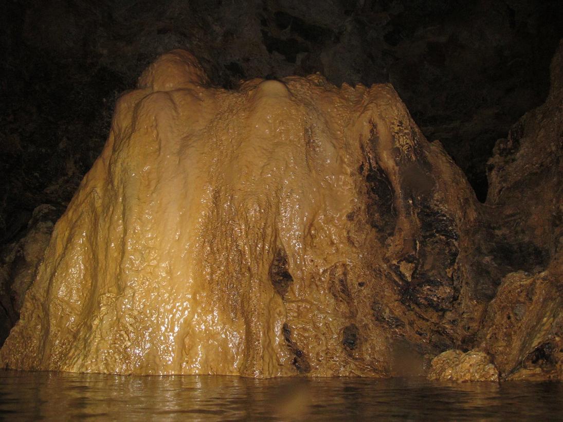 辺戸岬の一番の目玉、海底鍾乳洞