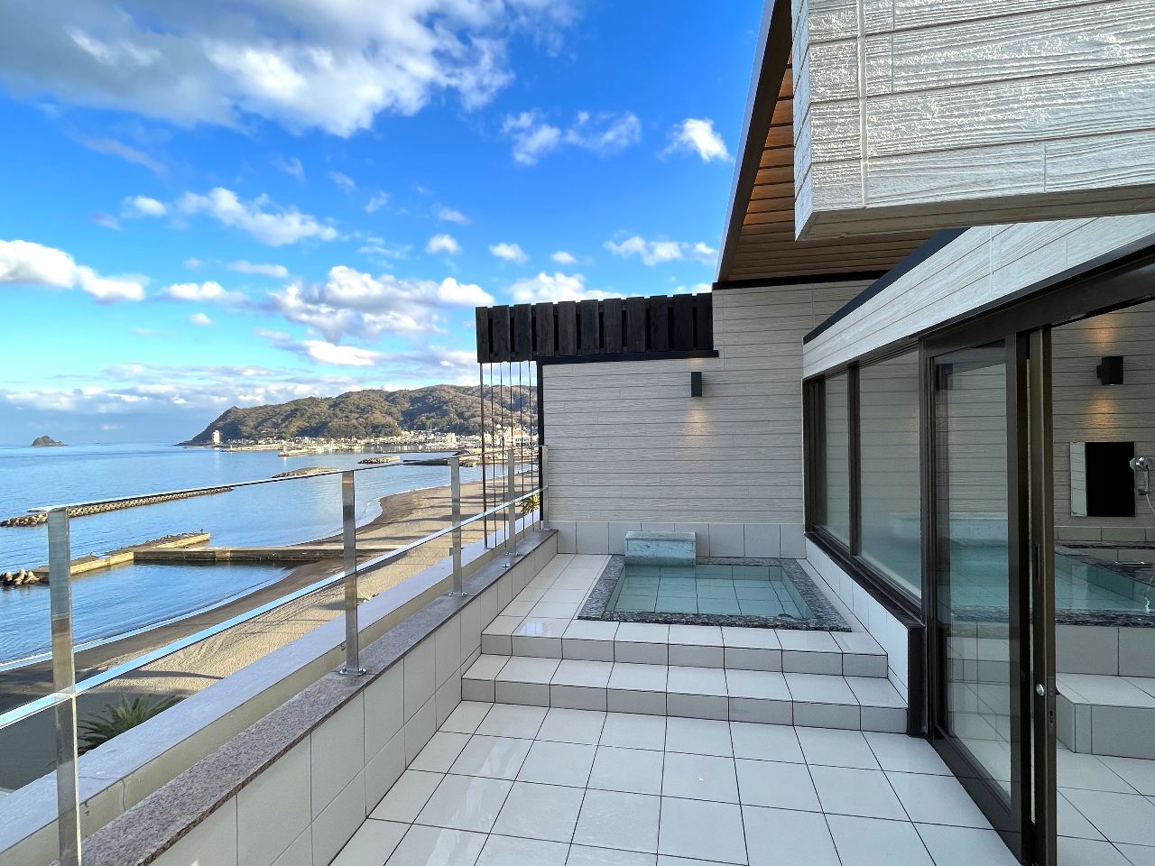 【伊東駅より徒歩3分☆貸切露天風呂】◆相模湾が一望できる♪最上階まんてんの湯で身...