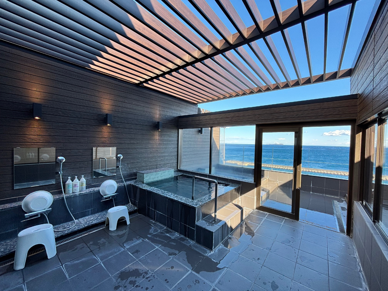 伊東駅より徒歩3分☆貸切露天風呂】◇相模湾が一望できる♪最上階