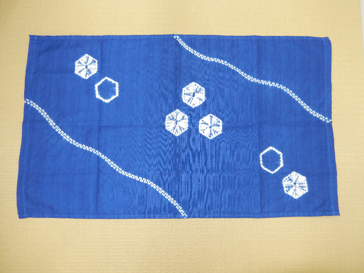 色は、紺・ブルー・グリーン・ピンクがございます。 *亀甲のみのデザインもございます。