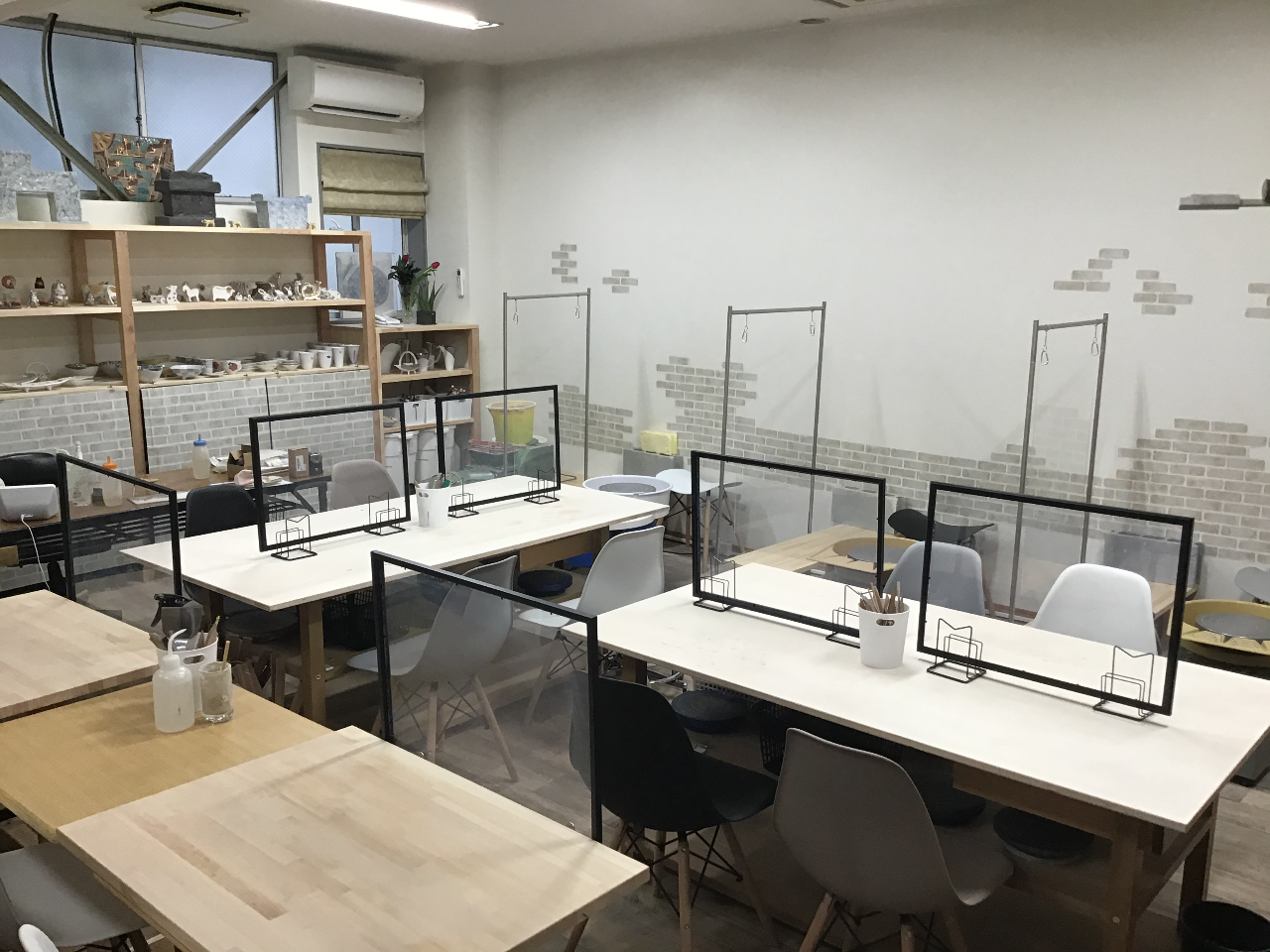 򖗖h~̃ANݒu܂B{12܂ő̌\ł΂炭̊6l܂łƂĂ܂B