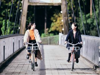 東京最後の清流・秋川渓谷周辺をサイクリングで満喫!電動自転車なら坂道も楽々、体力を気にせず観光できます。スポーツタイプも有り、スタッフがぴったりの一台をご提案。