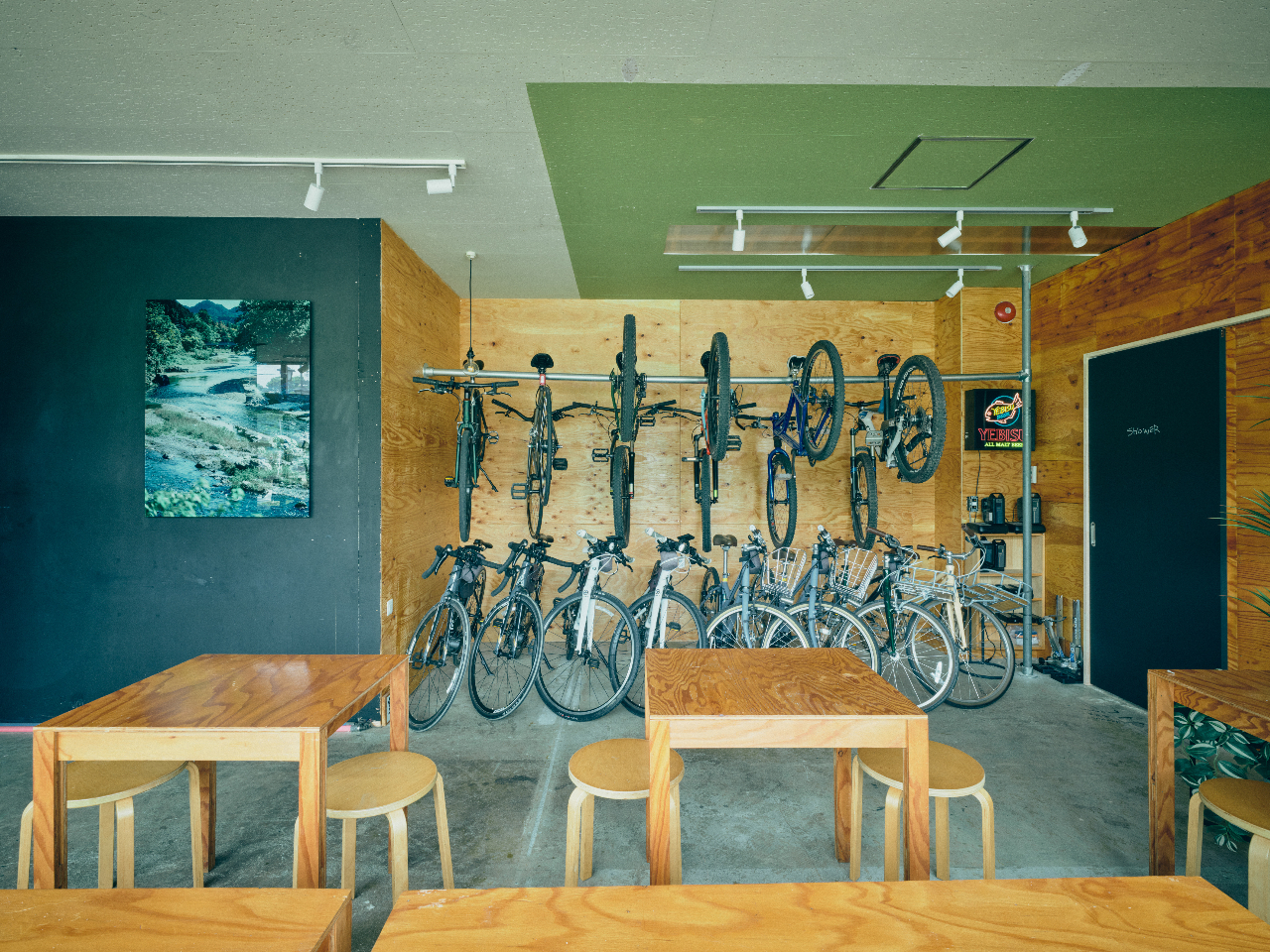 Ō̐EHkJ̊ł郌^TCNB_{݁iRx[Xjɂ͗lXȎԎ킪葵Ă܂B