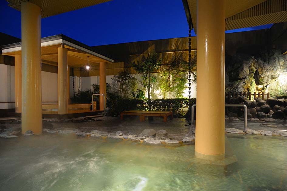 露天風呂や貸切風呂、大浴場などさまざまな湯の楽しみをご用意