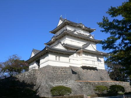 小田原駅→徒歩10分→小田原城→徒歩10分→万葉の湯→徒歩5分→小田原駅