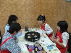 食品サンプル作り体験のようす