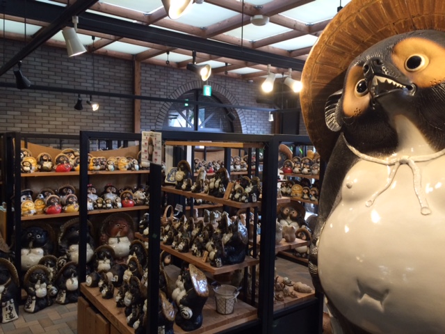 店内ではもちろんたぬきがお出迎え!