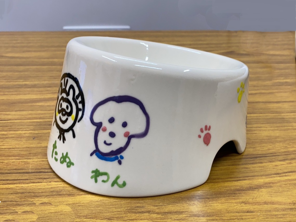 �S�̂̑傫����16cm�ł��B��͌X�΂ɂȂ��Ă܂��B