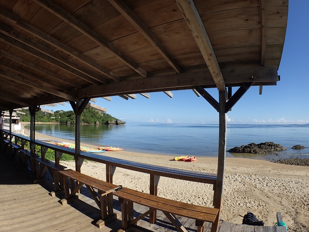 Vbv̖ڂ̑O͂C݂̃r[`BȃP[V͑ɂ͂܂B