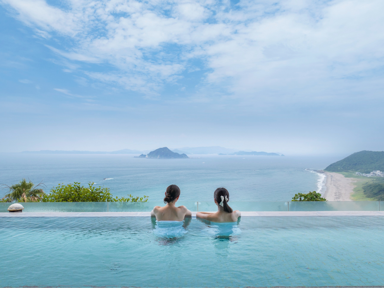 �������ɗn�����ނ悤�Ȑ�i�̃C���t�B�j�e�B���C�B�C��100m�Ɉʒu����I�V���C����̊C�i�F�����y���݂��������B