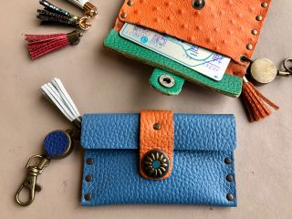 オレンジとブルーの組み合わせがgood!フリンジも付けてみました。