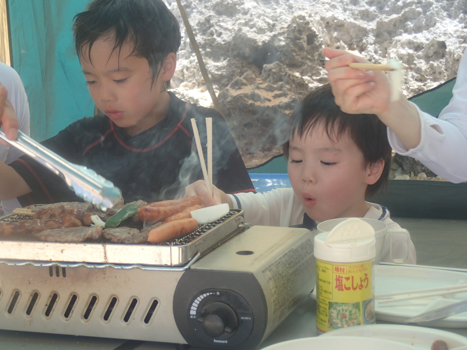 yRyR̎q񂽂́AŐHׂႢ܂ˁ()