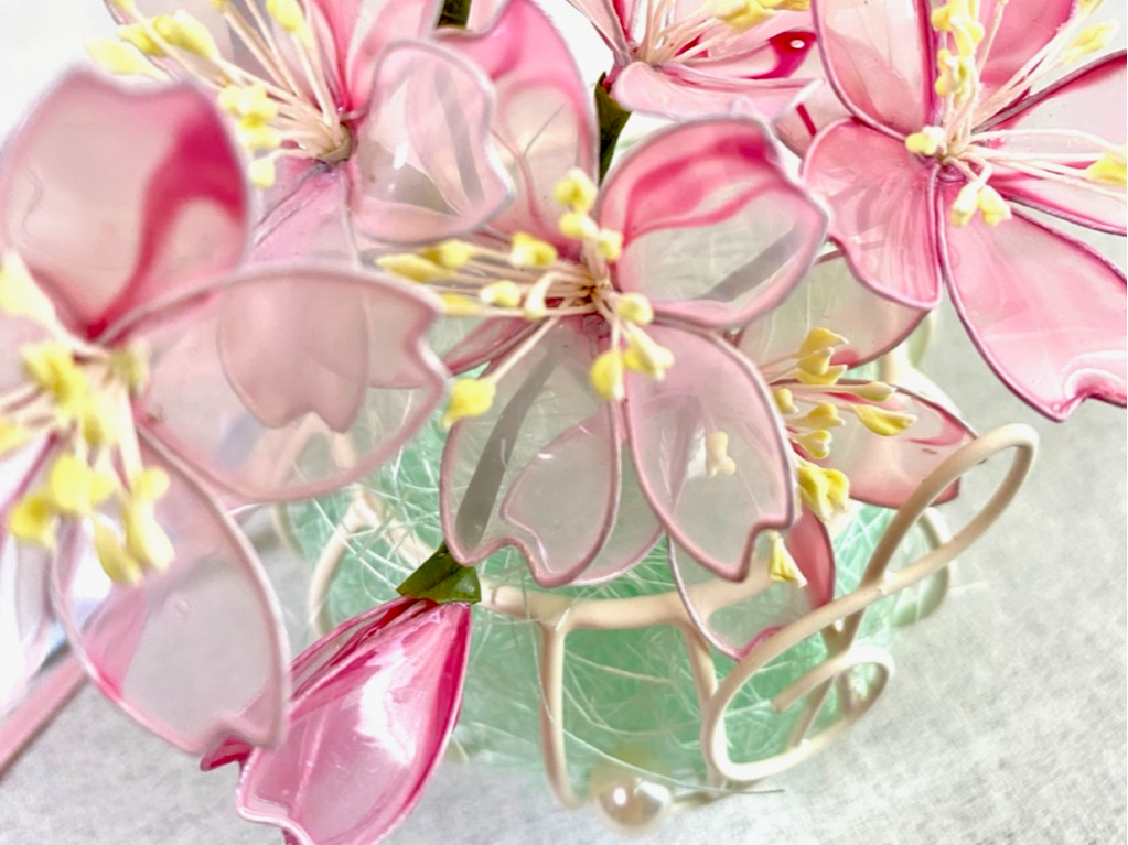 花をディップします。2色マーブルという技法も試してみてください。