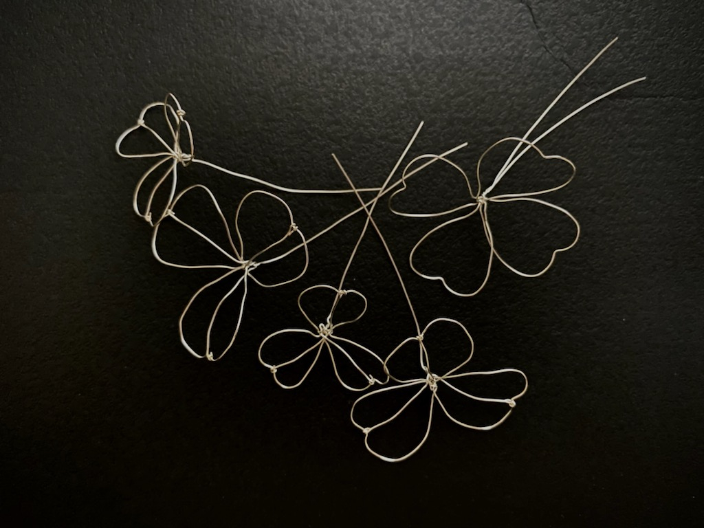 アーティスティックワイヤーで作る、クローバーの成形