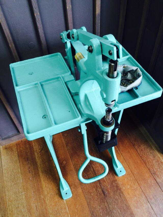 I񂾃{^ƃxbg̑łɎgN㕨̑ł@Bo[𑫂œ݂ނƁA㕔̃A[͂łލ\B