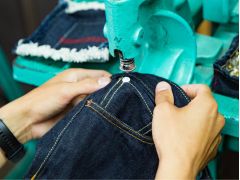 うまく取り付け場所を合わせて、