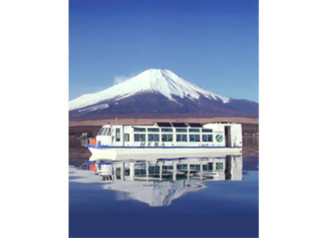 富士山を眺めながら、わかさぎ釣りデビュー!