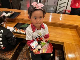 土日祝 お子様 お寿司づくり 釣り体験 気分はお寿司屋さん tシャツや記念撮影付きで思い出作りや食育体験にも ファミリーにおすすめ 釣船茶屋ざうお 難波本店 じゃらん遊び体験 土日祝 お子様 お寿司づくり 釣り体験 気分はお寿司屋さん tシャツや記念撮影付きで思い出作りや食育体験にも ファミリーにおすすめ 釣船茶屋ざうお 難波本店 じゃらん遊び体験