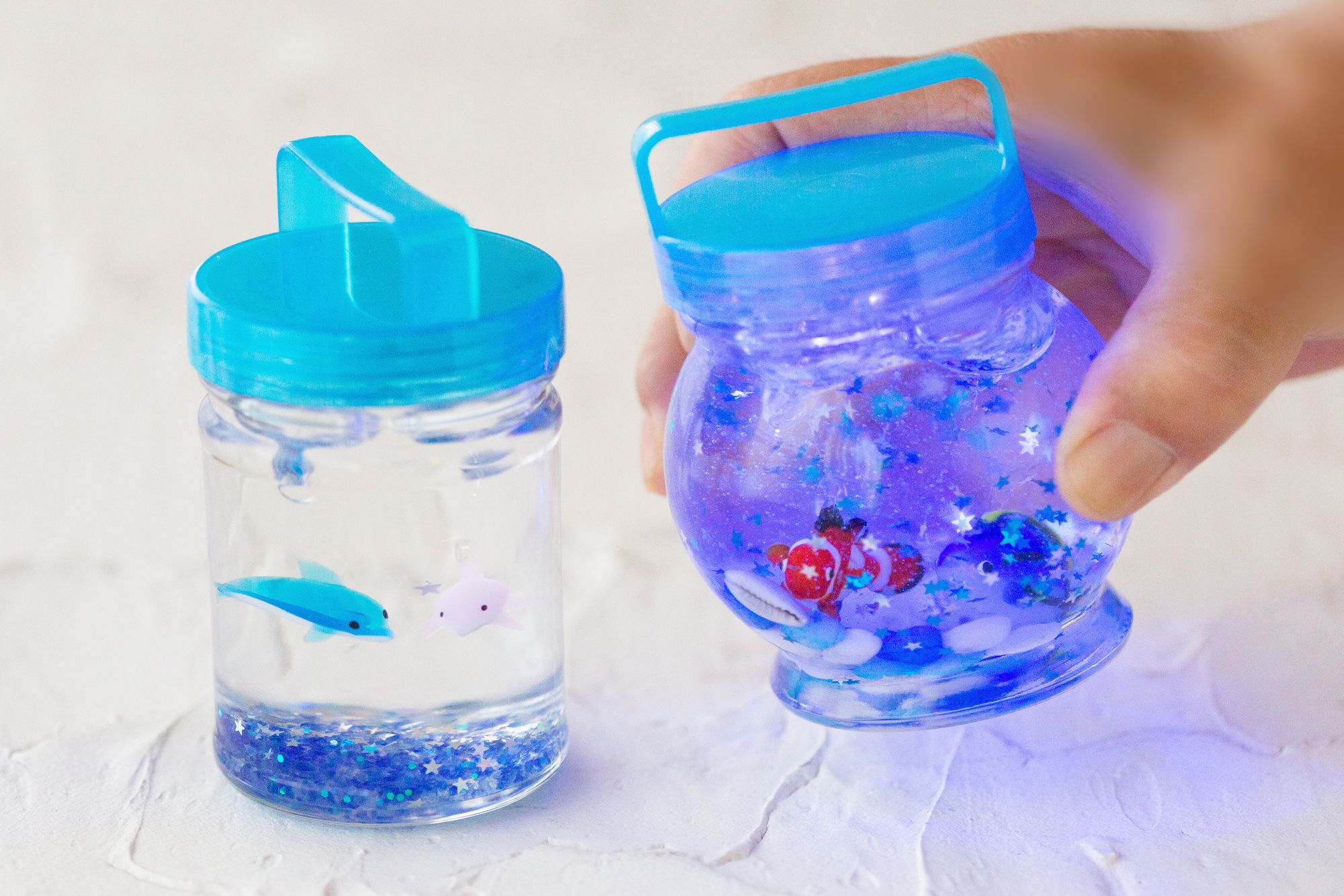 振ると光るライトと台型が選べます。