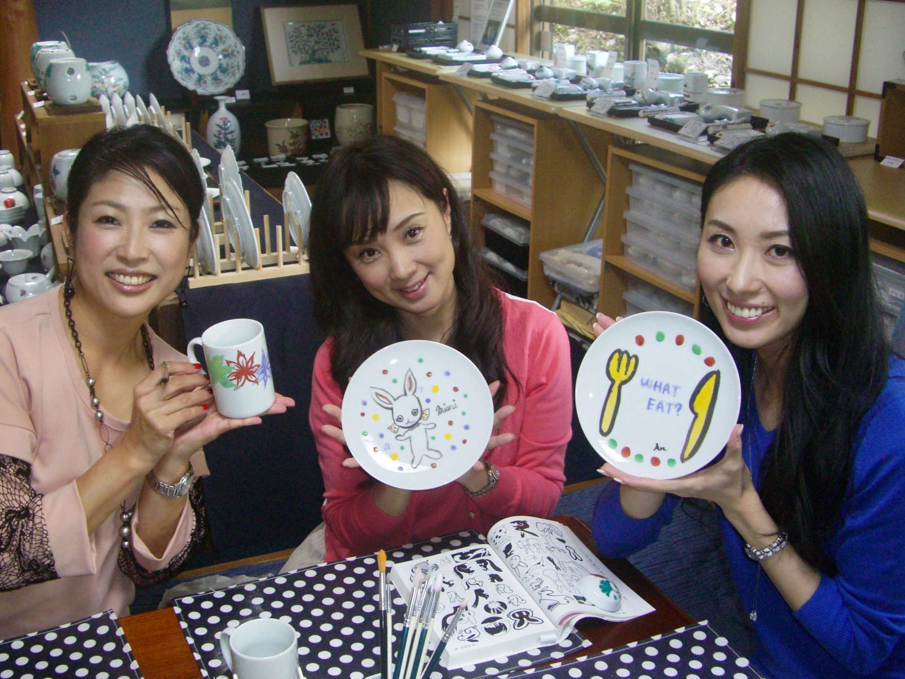 アフタヌーンティーのマグにケーキ皿、時々おしゃれな飾り皿・・・