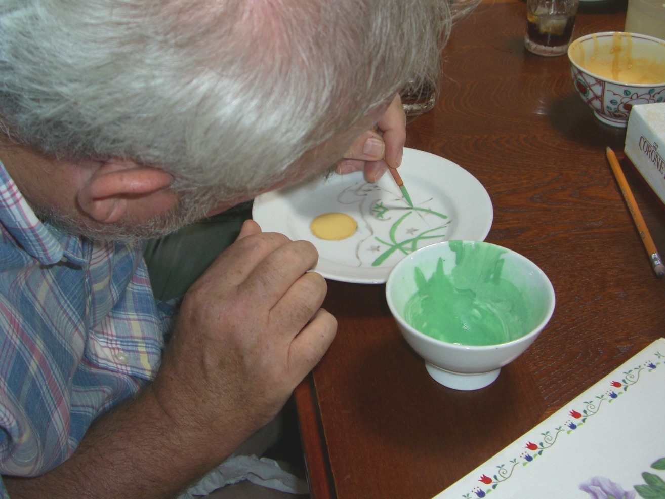 指導を受けながら初めての体験に奮闘中!