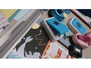 クリエイティブメモリーズの専用道具や材料を使って製作していきますよ!