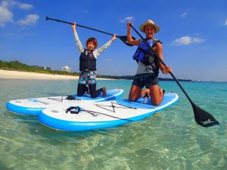 沖縄の海はやっぱり綺麗!目線が高いSUPは最高の景色に出会えますよ!