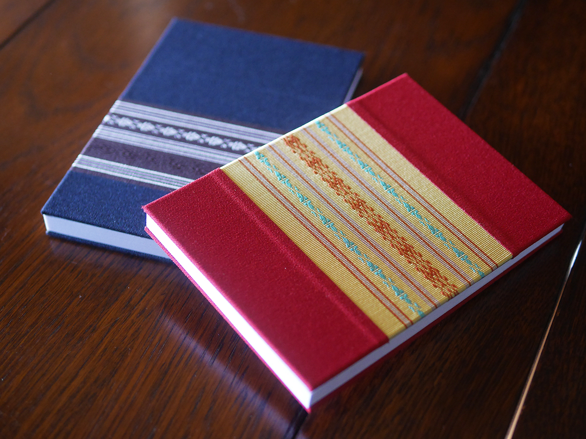 博多織ご朱印帳(完成品の一例)色の組み合わせを自由に選んでお作りいただけます