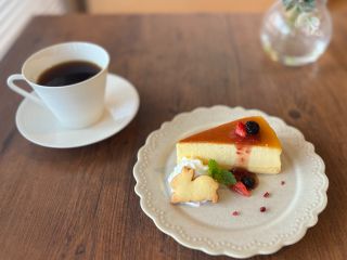 かわいいうさぎたちを見ながらスイーツとドリンク。お食事にも強くこだわっているカフェです。