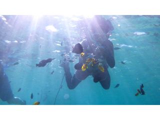 神秘的な沖縄ブルーの海でシュノーケリング〜♪