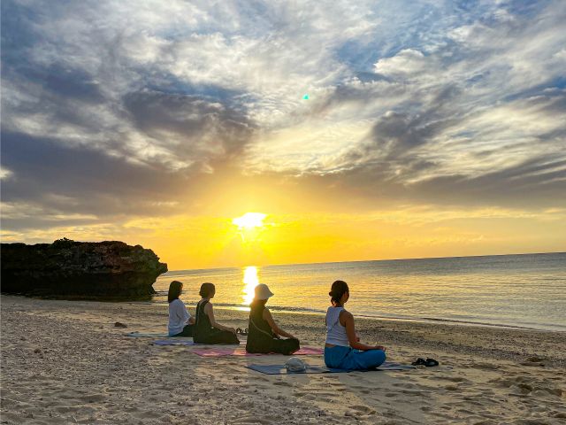 サンセットを眺めながらそれぞれの感覚で、自然を感じる至福の時間♪