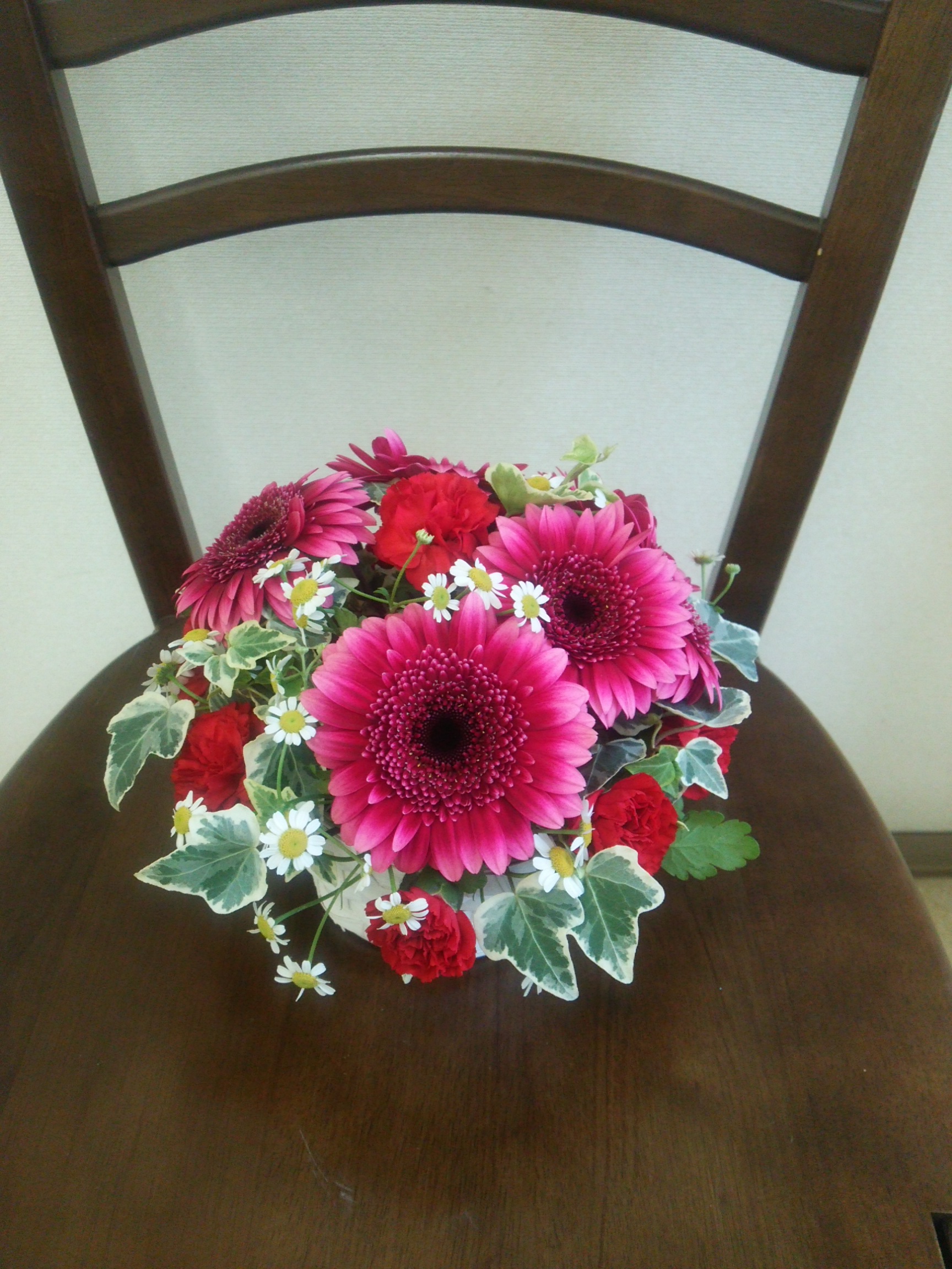 JS̊Ƀh[^̐ԃAWĂ܂B݂͂o܂̂ŁAԂłI