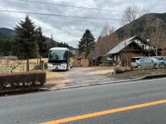 団体様専用の駐車場も完備。大型バスもOKです。伊豆半島中央部浄蓮の滝の滝に程近い場所