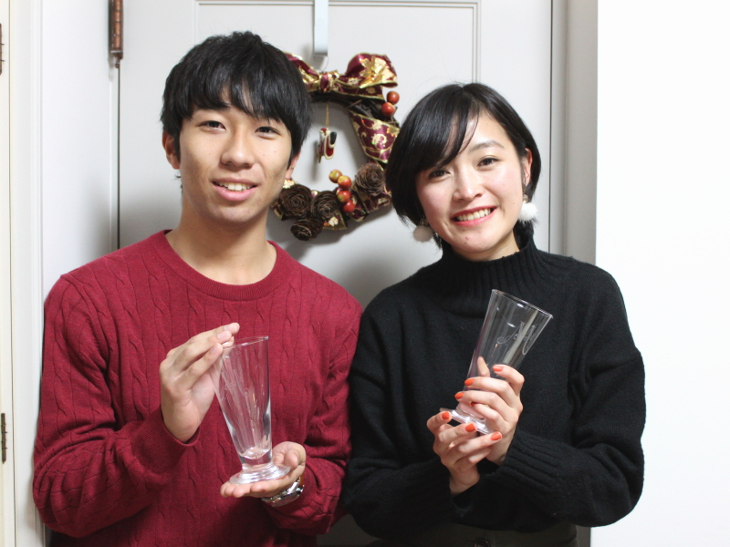 イニシャルグラスで乾杯しましょ