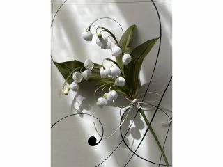 全長約13センチのスズランを2時間で制作いたします。